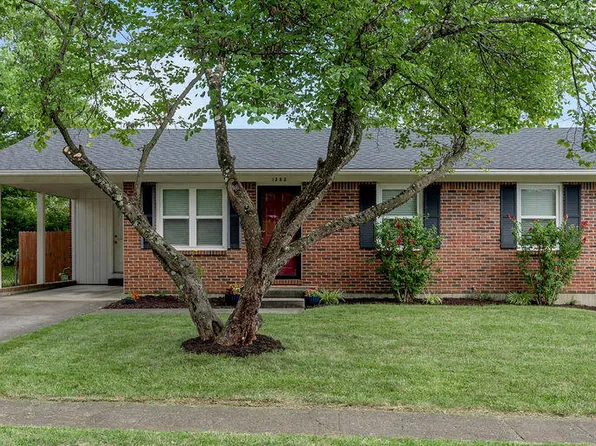 1383 Stephen Foster Dr, Lexington, KY 40517