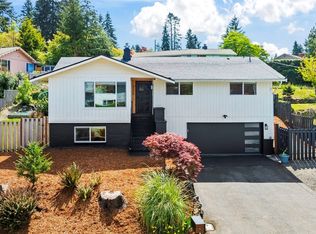 8306 42nd St W, University Place, WA