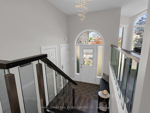 4th image of 619 Glen Cedar Cres