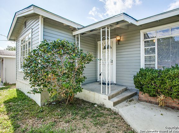 3rd image of 1746 Arbor Pl