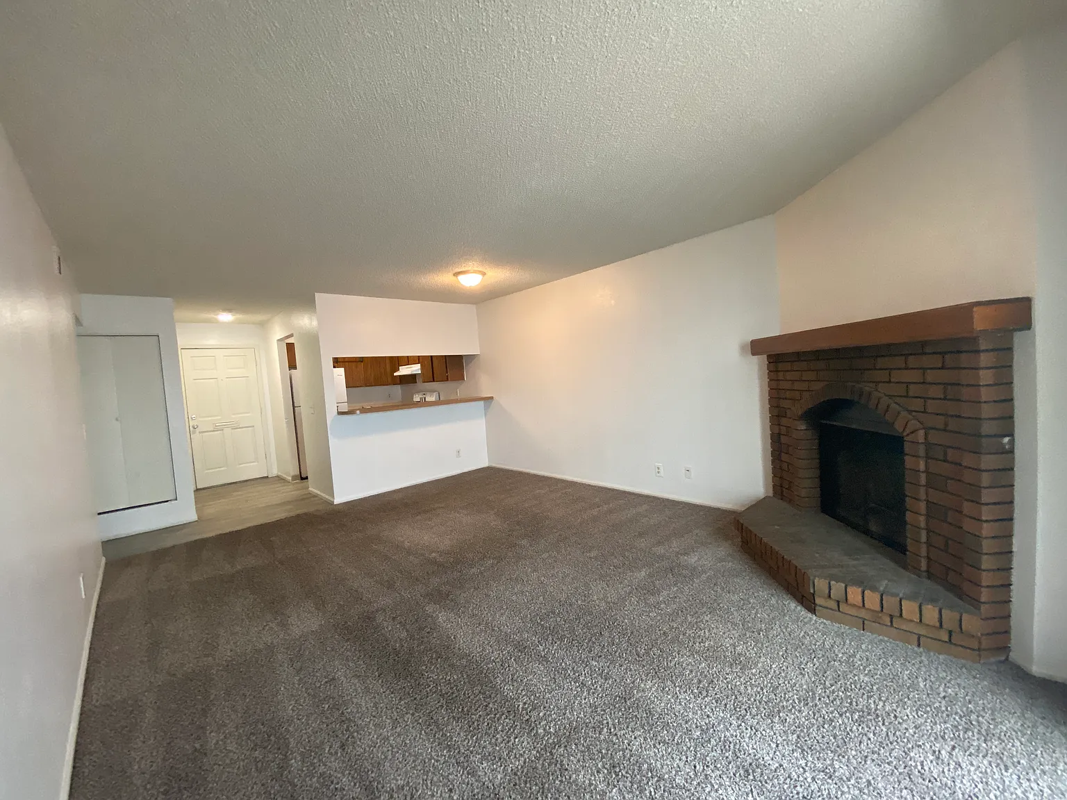 2 bed, 850 sqft, $1,395 — Photo 2
