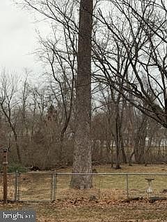4th image of 916 Log College Dr