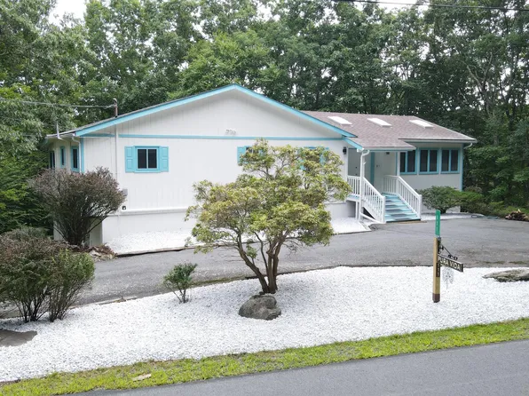 111 Cottonwood Dr, Hawley, PA 18428