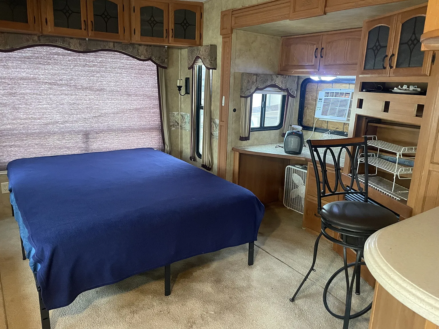Royal RV Park Wink 907 North Roy Orbinson Drive - WB9 2009 Montana — Photo 4