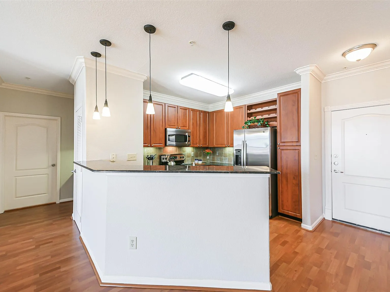 2 bed, 2.0 bath, 1233 sqft, $1,900 — Photo 3