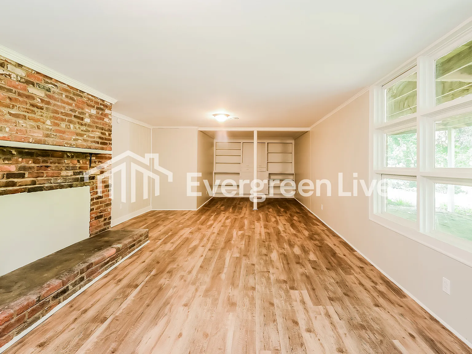 4 bed, 2.5 bath, 2861 sqft, $2,045 — Photo 3