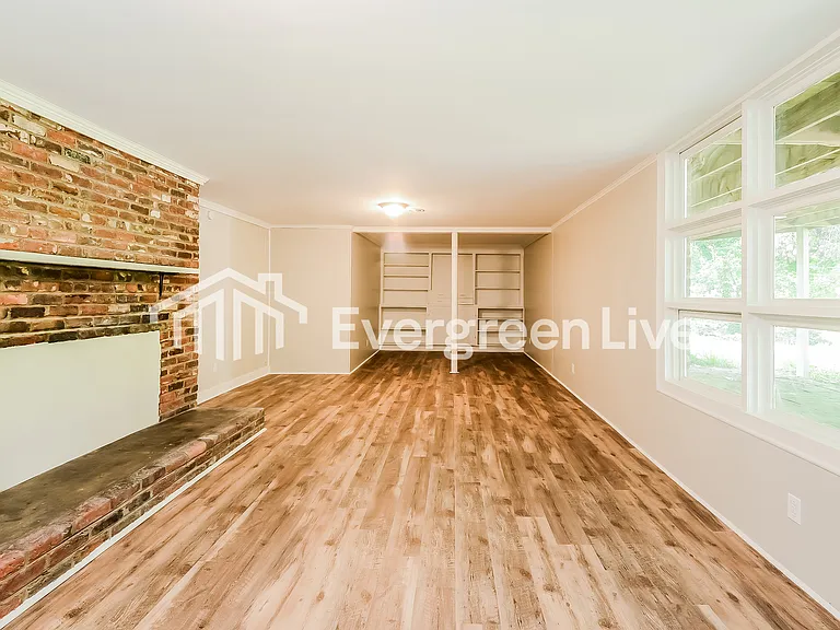 2832 Loch Dr — Photo 3
