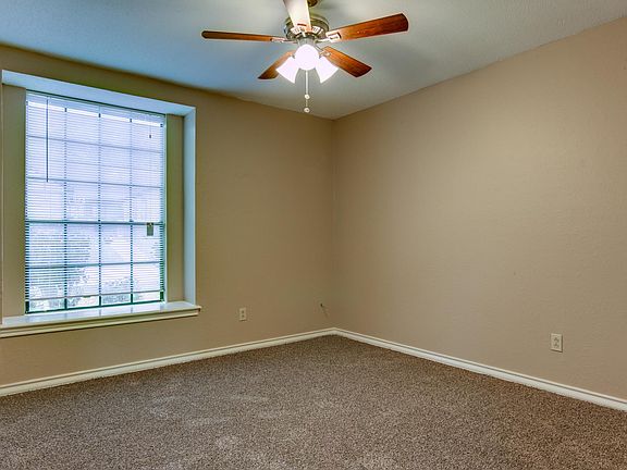 5th image of 303 Brookwood Dr