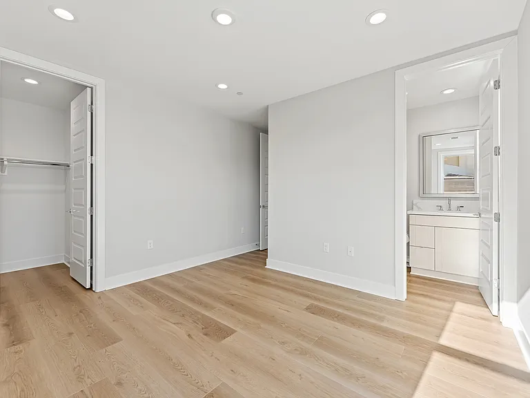 209 Stage — Photo 13