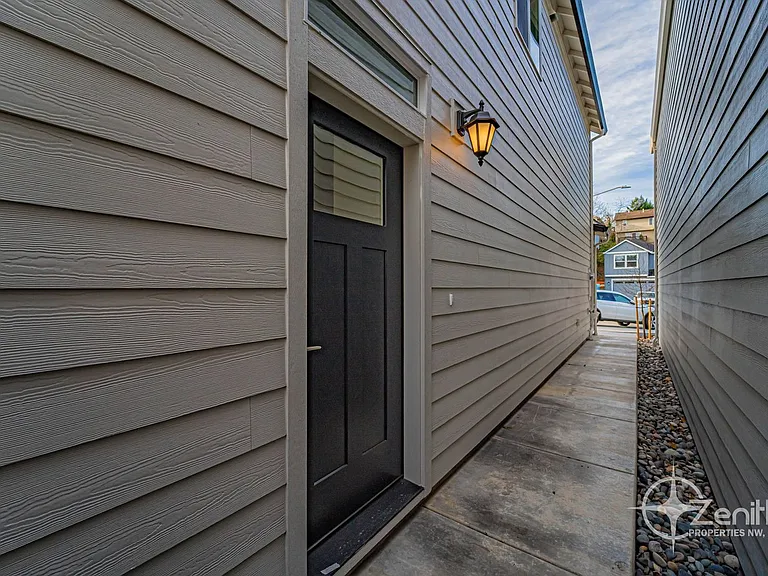 4919 NE 2nd Ct — Photo 28