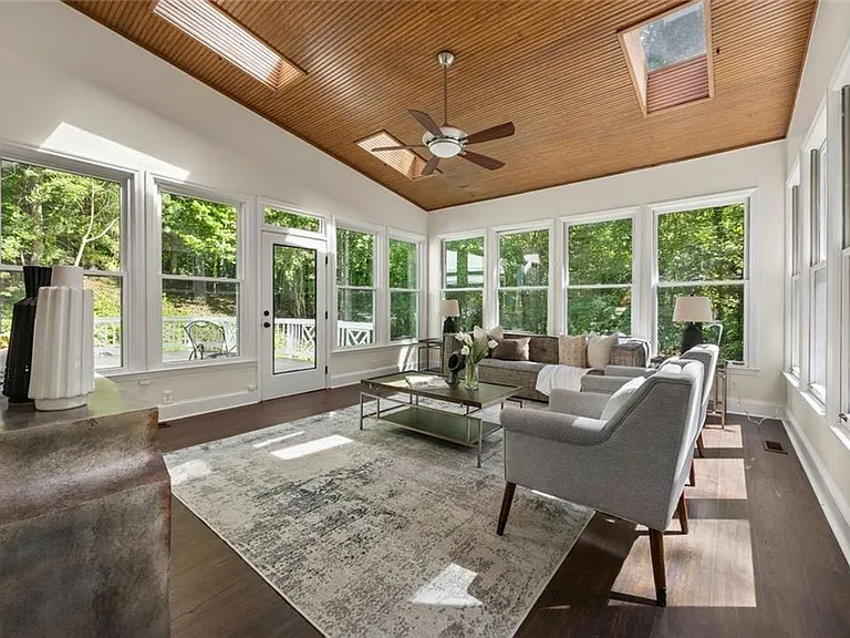 1260 Heards Ferry Rd — Photo 17
