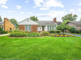 15807 Buckingham Ave, Beverly Hills, MI 48025