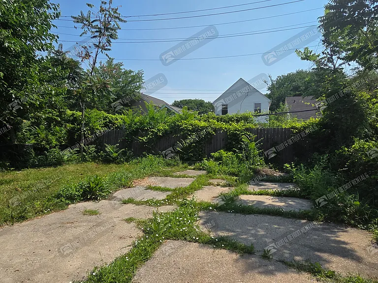 4810 Lenox St — Photo 4