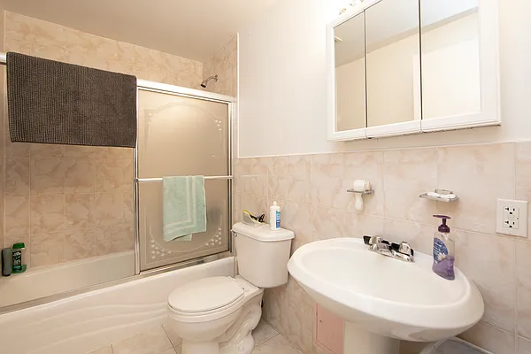 Rented by R New York | media 25