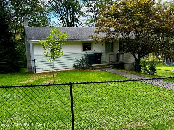 93 Center Ave, Mount Pocono, PA 18344