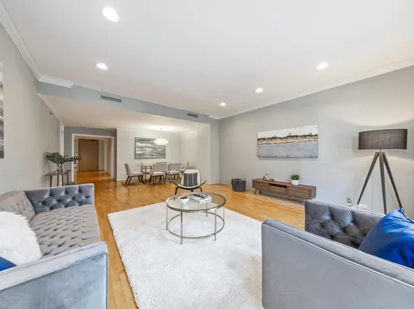 680 N Lake Shore Dr, Chicago, IL