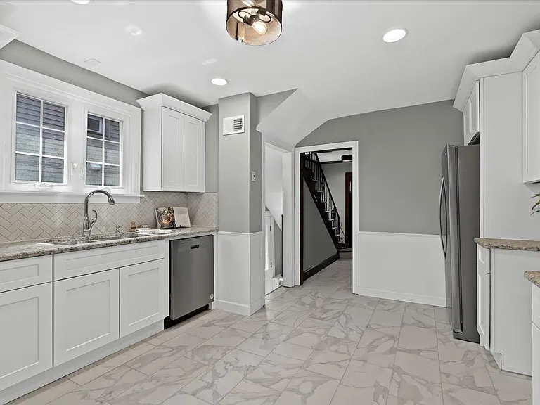 312 McKinley Ave #WHOLE HOUSE — Photo 14