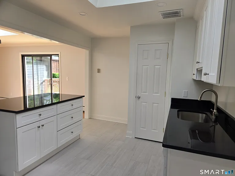 73 Crestwood Dr — Photo 9