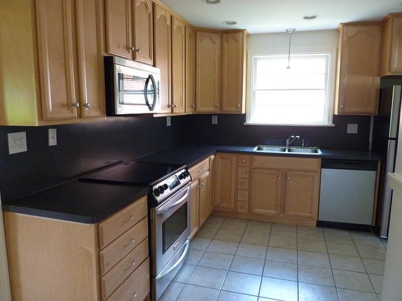 5th image of 4702 Grove Ave
