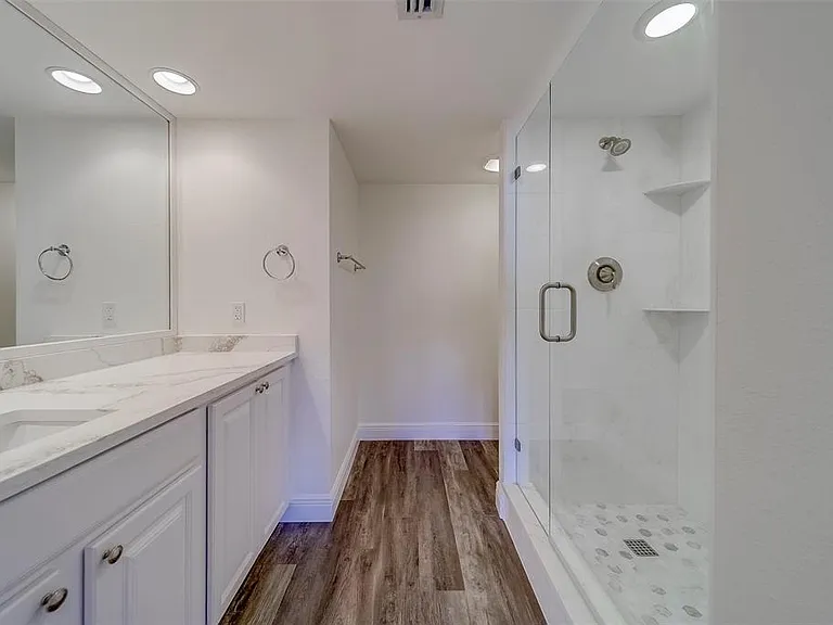 100 Oakmont Ln #504 — Photo 25
