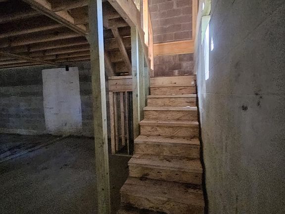 5th image of 664 Windstone Dr