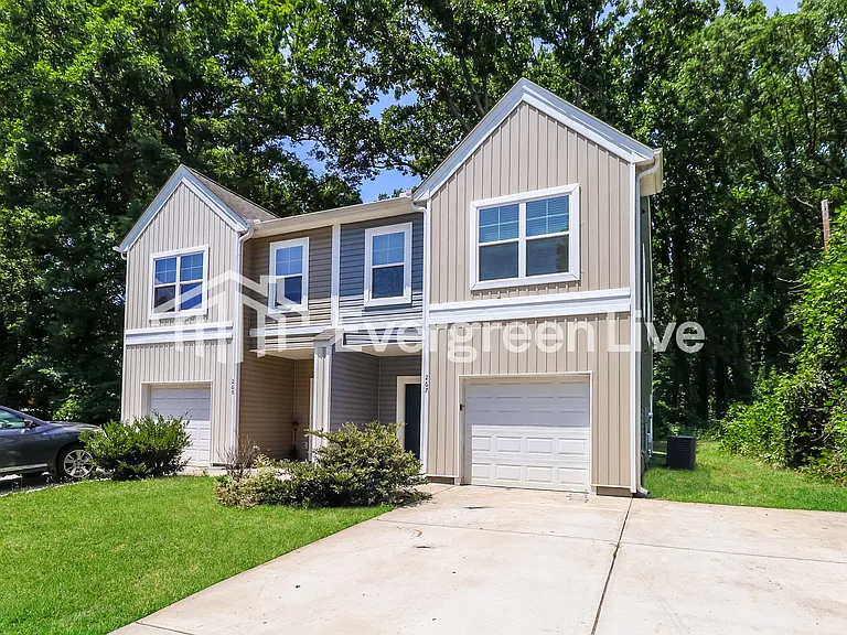 267 E Catawba Ave — Photo 2