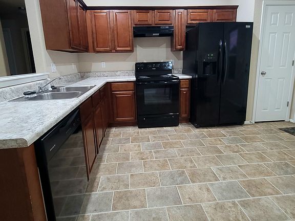 5th image of 869 NW Evans Cir