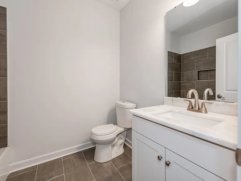 910 N Ransom St — Photo 15