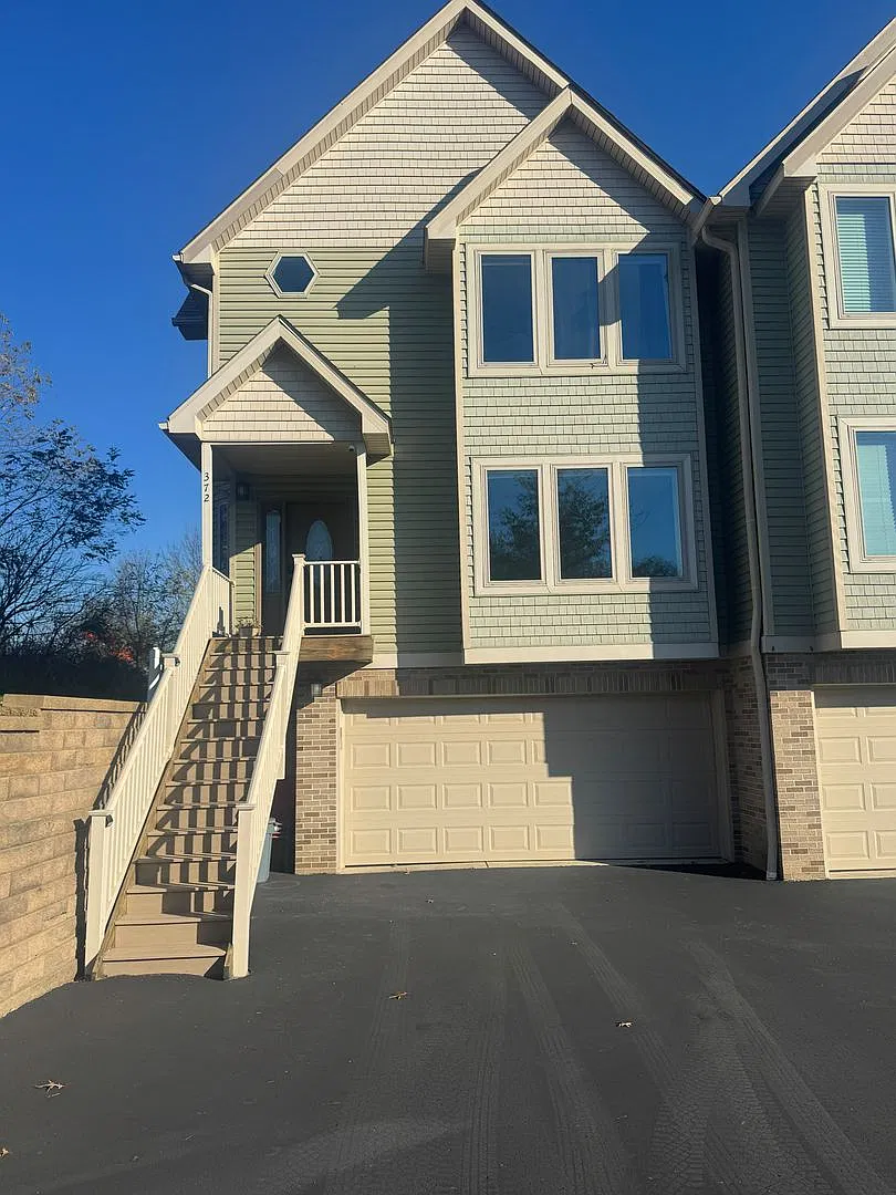 3 Bedroom Executive Townhome Chippewa Twp — Photo 1