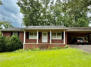 700 Tanglewood Dr, Seneca, SC 29672