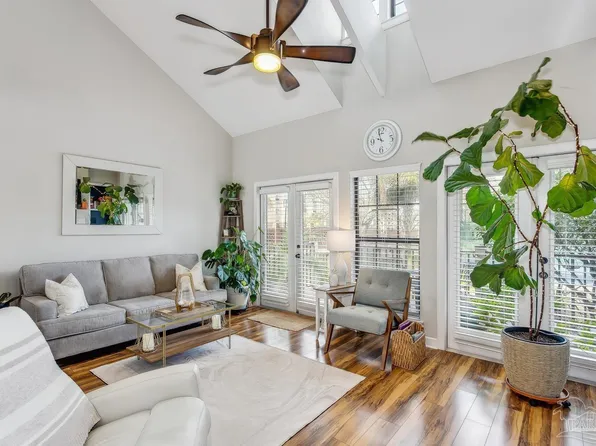 126 Baybridge Dr, Gulf Breeze, FL 32561