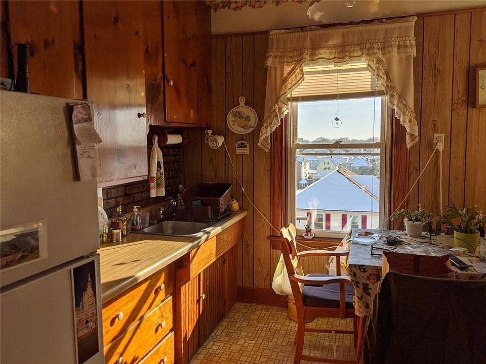 9 Phoenix St, Central Falls, RI 02863 Zillow