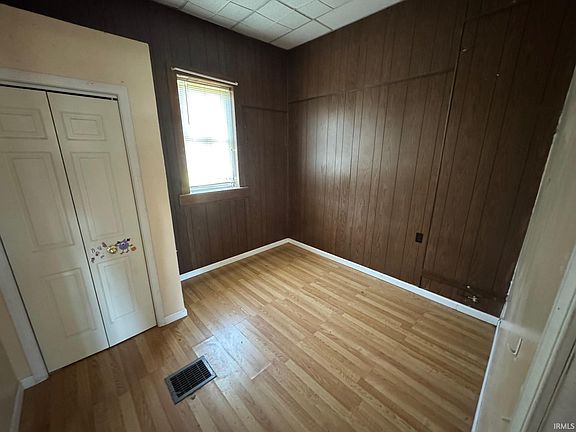 3rd image of 105 S 5th St
