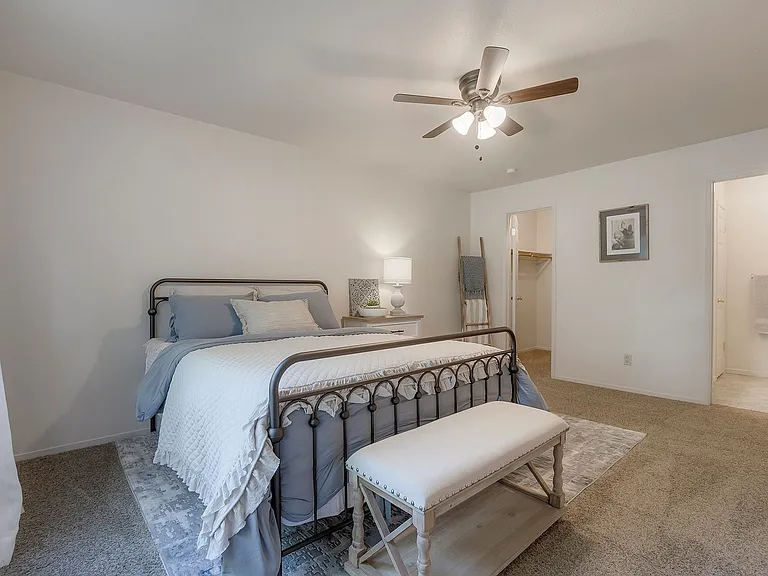 Oak Meadow Apartments — Photo 11