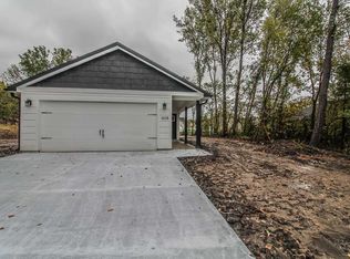 1608 Green Valley Cir, Manhattan, KS 66502