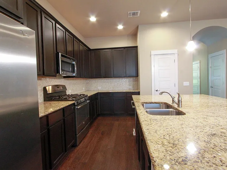 4722 Page St — Photo 9