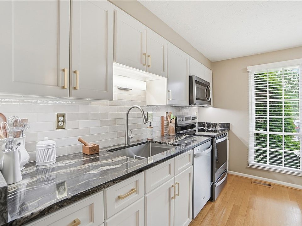 10857 Lake Thames Dr #186, Cincinnati, OH 45242 | Zillow