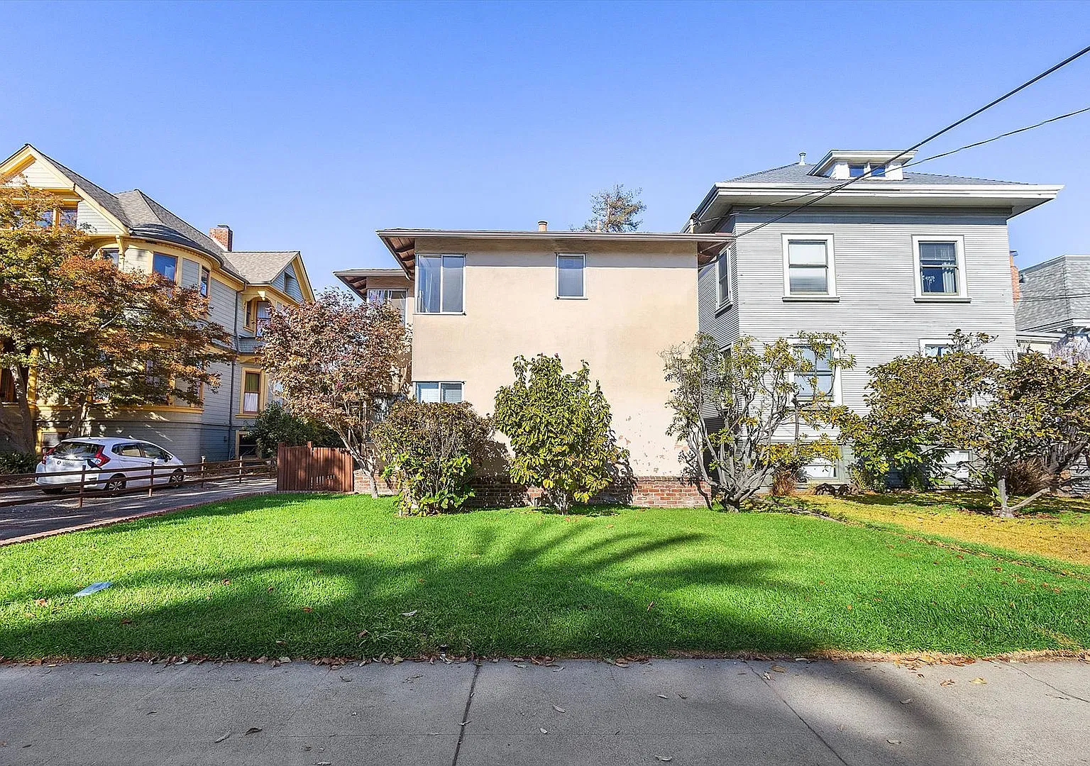 2145 Santa Clara Ave #C - 1 bedroom | 1 bath — Photo 2
