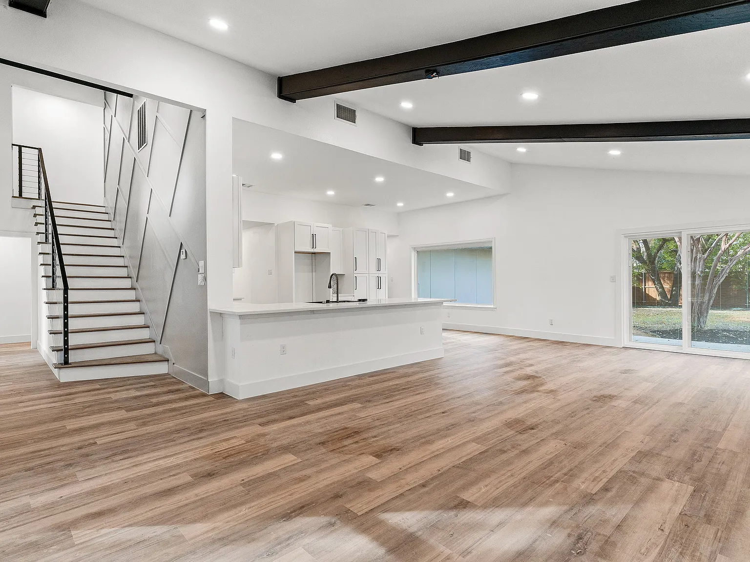 5 bed, 2538 sqft, $3,500 — Photo 3