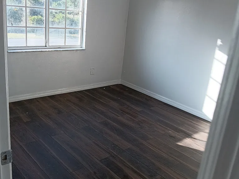 823 Eisenhower Blvd — Photo 13