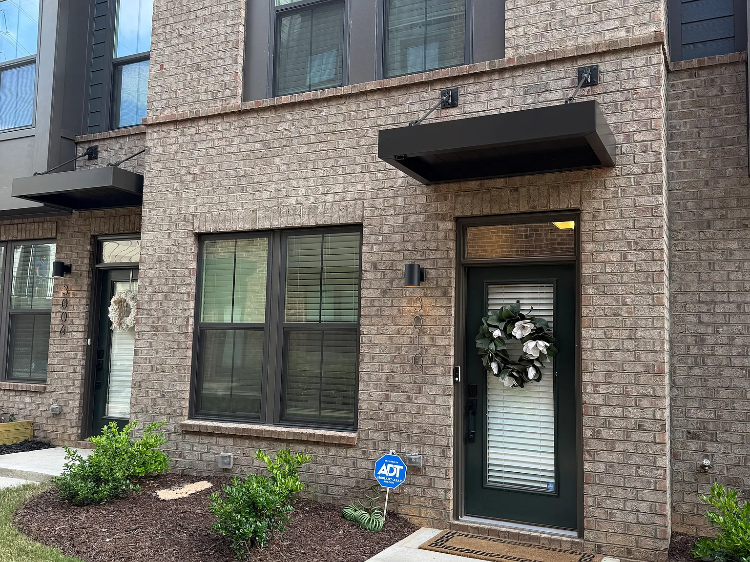 3 bed, 3.5 bath, 1610 sqft, $2,950 — Photo 1
