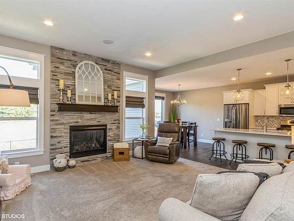 3rd image of 1025 Pheasant Ln