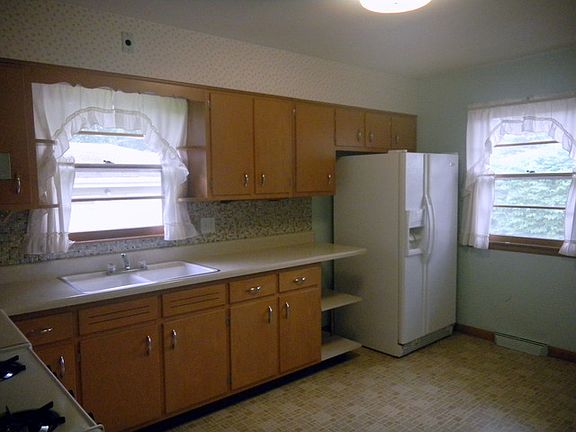 4th image of 325 Hillside Pl