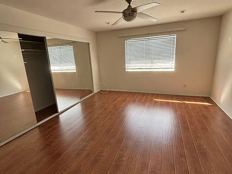 10208 Pinewood Ave — Photo 7