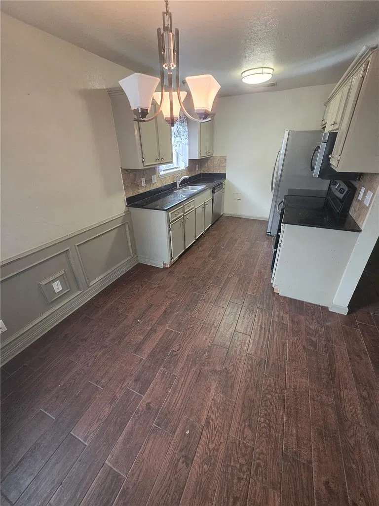 3 bed, 2.0 bath, 1118 sqft, $1,695 — Photo 4
