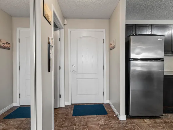 9357 Simpson Dr NW #2106, Edmonton, AB T6R 0N3