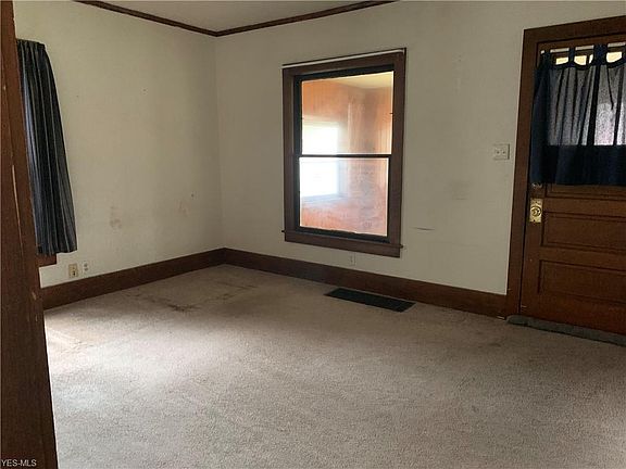 2nd image of 105 S Broadway St