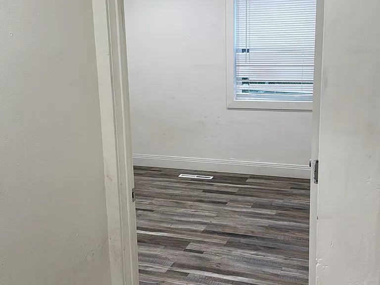 819 W 400 N — Photo 3