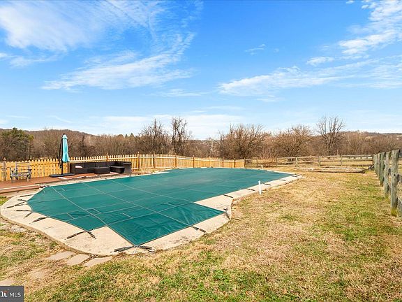 2nd image of 3331 Yorkshire Ct