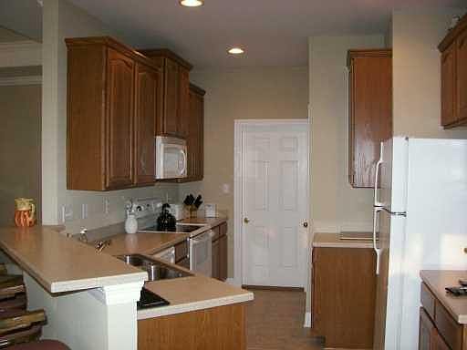2nd image of 218 Short St #B